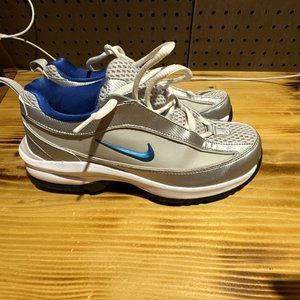 Nike Tiger Woods Golf Shoes Soft Spikes Youth 4Y White Silver Blue. Excellent!